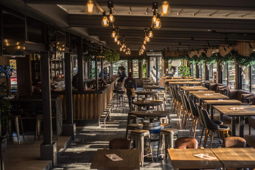 Crni petao, pub in Belgrade and its interior.
