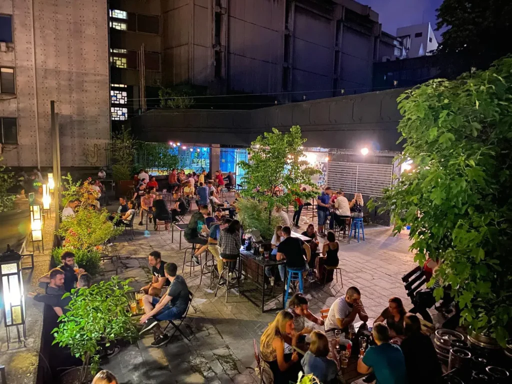 Samo pivo Belgrade pub.